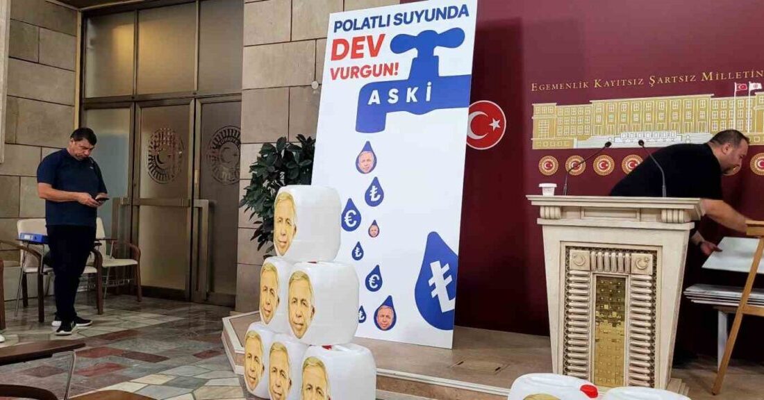 AK Parti Ankara Milletvekili Osman Gökçek, TBMM'de düzenlediği basın toplantısında,