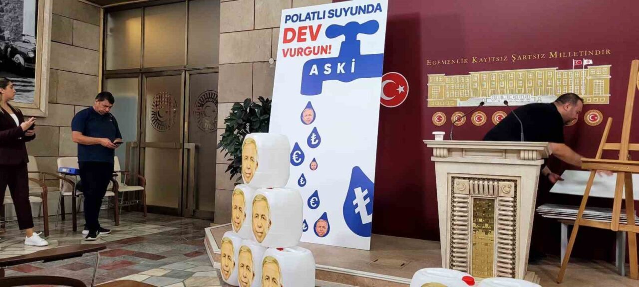 AK Parti Ankara Milletvekili Osman Gökçek, TBMM'de düzenlediği basın toplantısında,