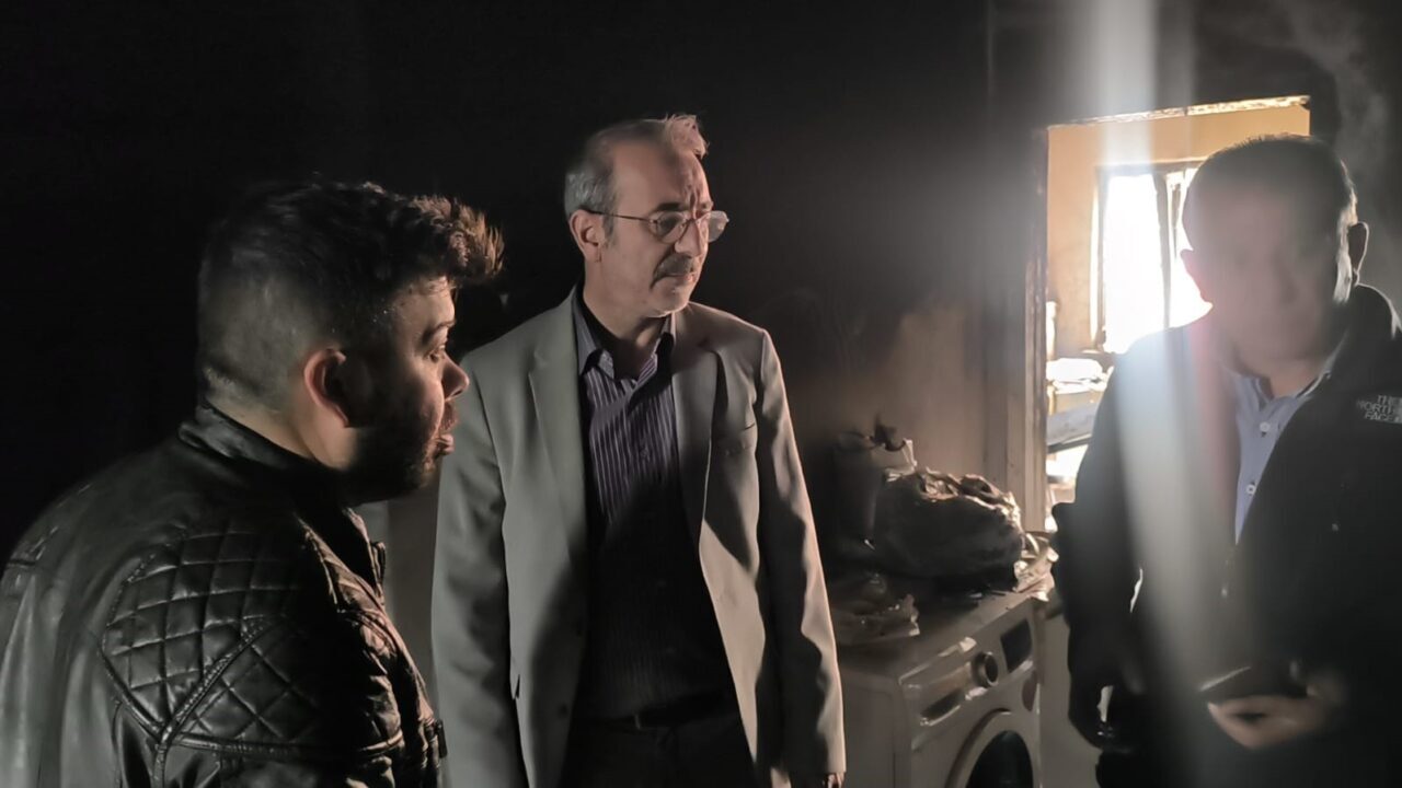 Kütahya'nın Okmeydanı Mahallesi'nde Yavuz Ailesi'nin evinde çıkan yangın sonrası AK