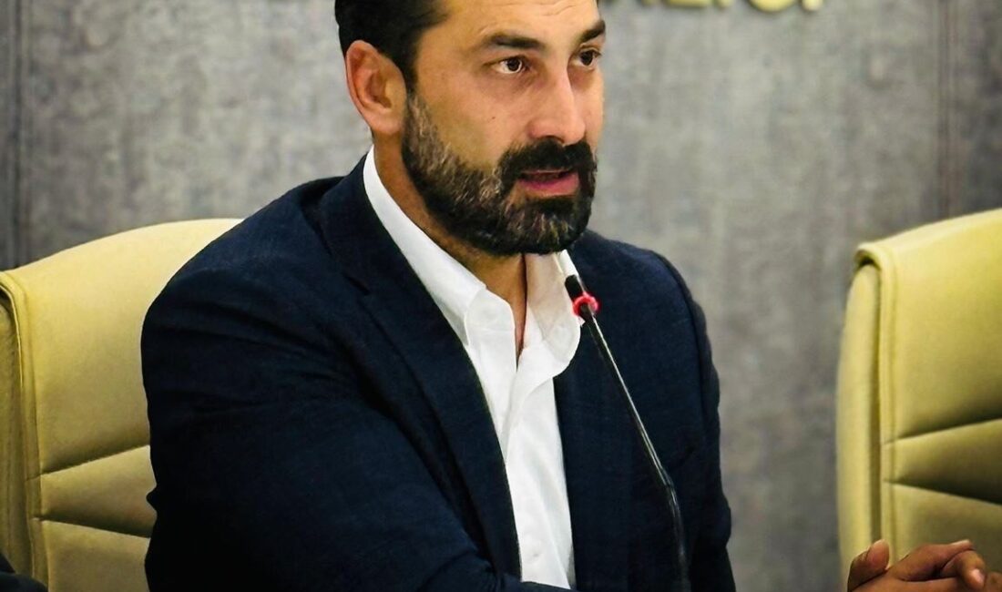 Mücaahit Arınç’tan CHP İl Başkanı Özalper’e Başarı Dileği ve Ortak Çalışma Vurgusu AK Parti MKYK Üyesi Mücahit Arınç, CHP'nin Manisa İl Kongresi'nde