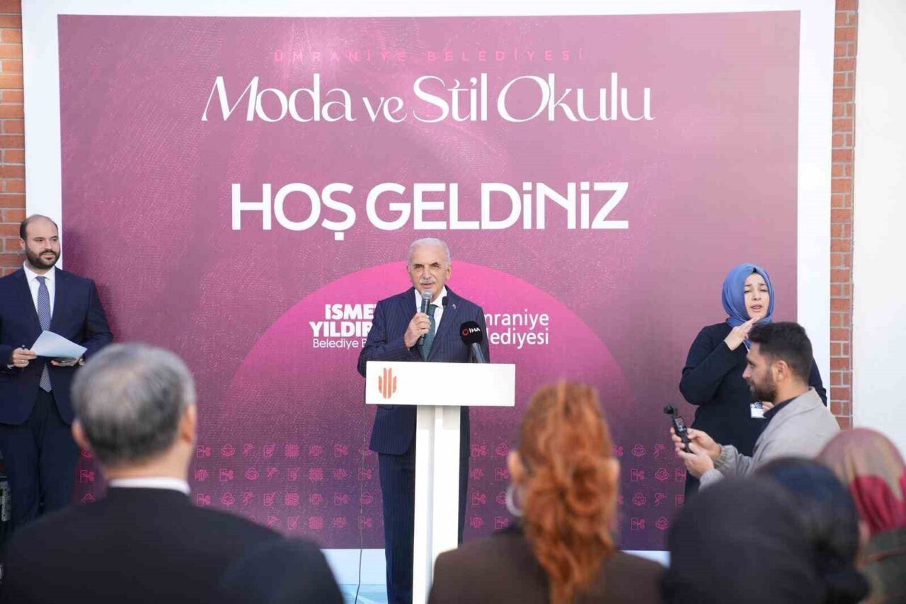 Ümraniye Belediyesi'nin açtığı "Akademi Ümraniye Moda ve Stil Okulu", genç