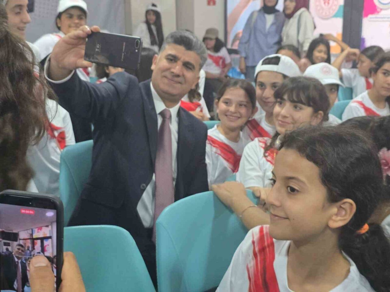 Akdeniz Kaymakamı Zeyit Şener, Silifke Kapızlı tesislerinde düzenlenen 'Akdeniz Gençliği
