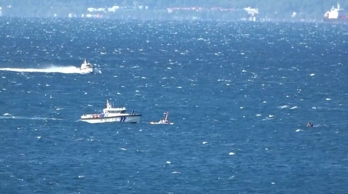Antalya'nın Konyaaltı Sahili'nde SUP yaparken şiddetli rüzgar nedeniyle açığa sürüklenen