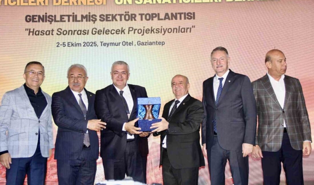 Gaziantep’te gerçekleştirilen "Hasat Sonrası Gelecek Projeksiyonları" toplantısında, GTB Başkanı Mehmet