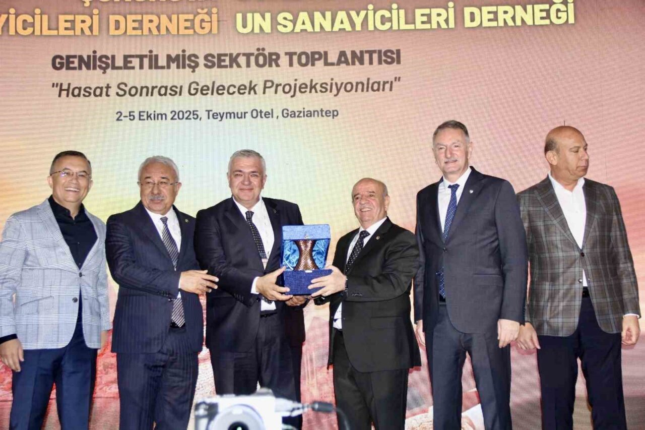 Gaziantep’te gerçekleştirilen "Hasat Sonrası Gelecek Projeksiyonları" toplantısında, GTB Başkanı Mehmet