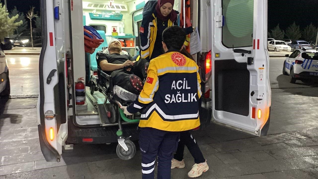 Aksaray'ın Eskil ilçesindeki halı sahada gerçekleşen maçta, oyuncular arasında çıkan