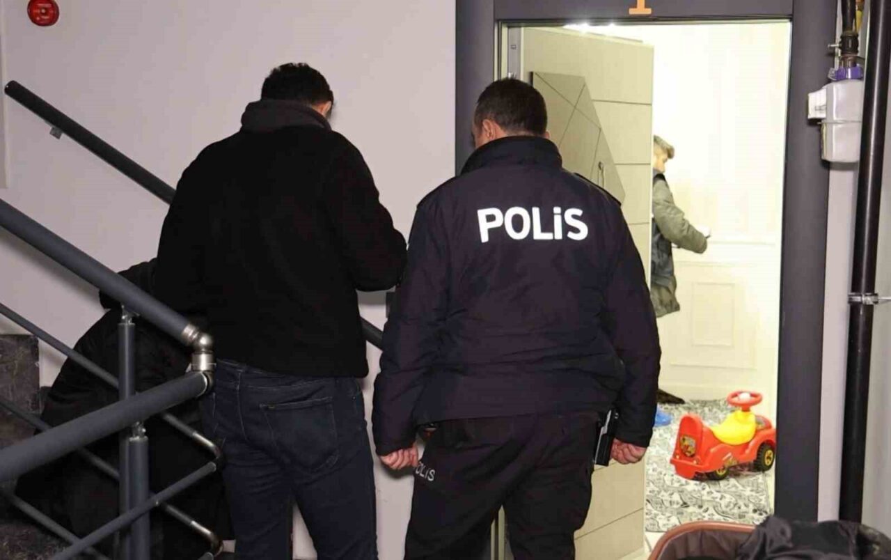 Aksaray'da Meryem Ölmez (21) ve bir buçuk yaşındaki oğlu Halil