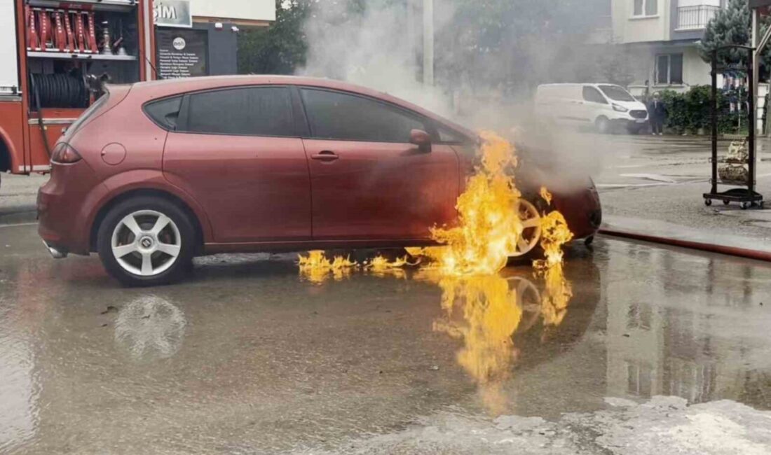 Aksaray’da Otomobil Yangını, Vatandaşların Müdahalesiyle Söndürüldü Aksaray'da Kürşat S. idaresindeki otomobil seyir halindeyken alev aldı. Vatandaşların