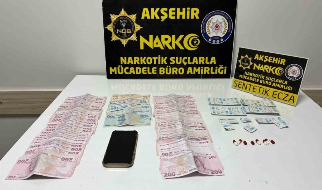 Akşehir’de Uyuşturucu Operasyonunda 1 Şüpheli Gözaltına Alındı, Madde ve Nakit Ele Geçirildi Konya'nın Akşehir ilçesinde polis, M.K. isimli şüpheliyi takibe aldı. Yapılan