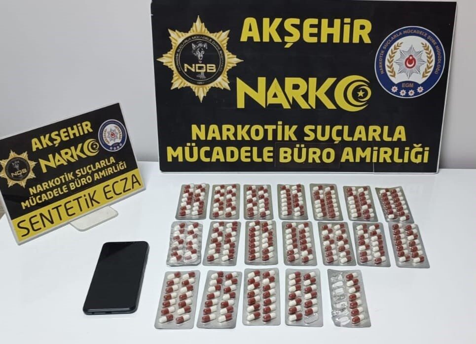 Konya'nın Akşehir ilçesinde gerçekleştirilen operasyonda, polis 300 uyuşturucu hap ele