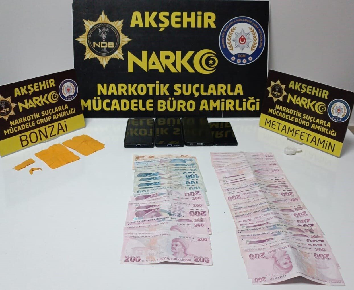 Konya'nın Akşehir ilçesinde polis, uyuşturucu operasyonunda 800 kullanımlık kağıt bonzai