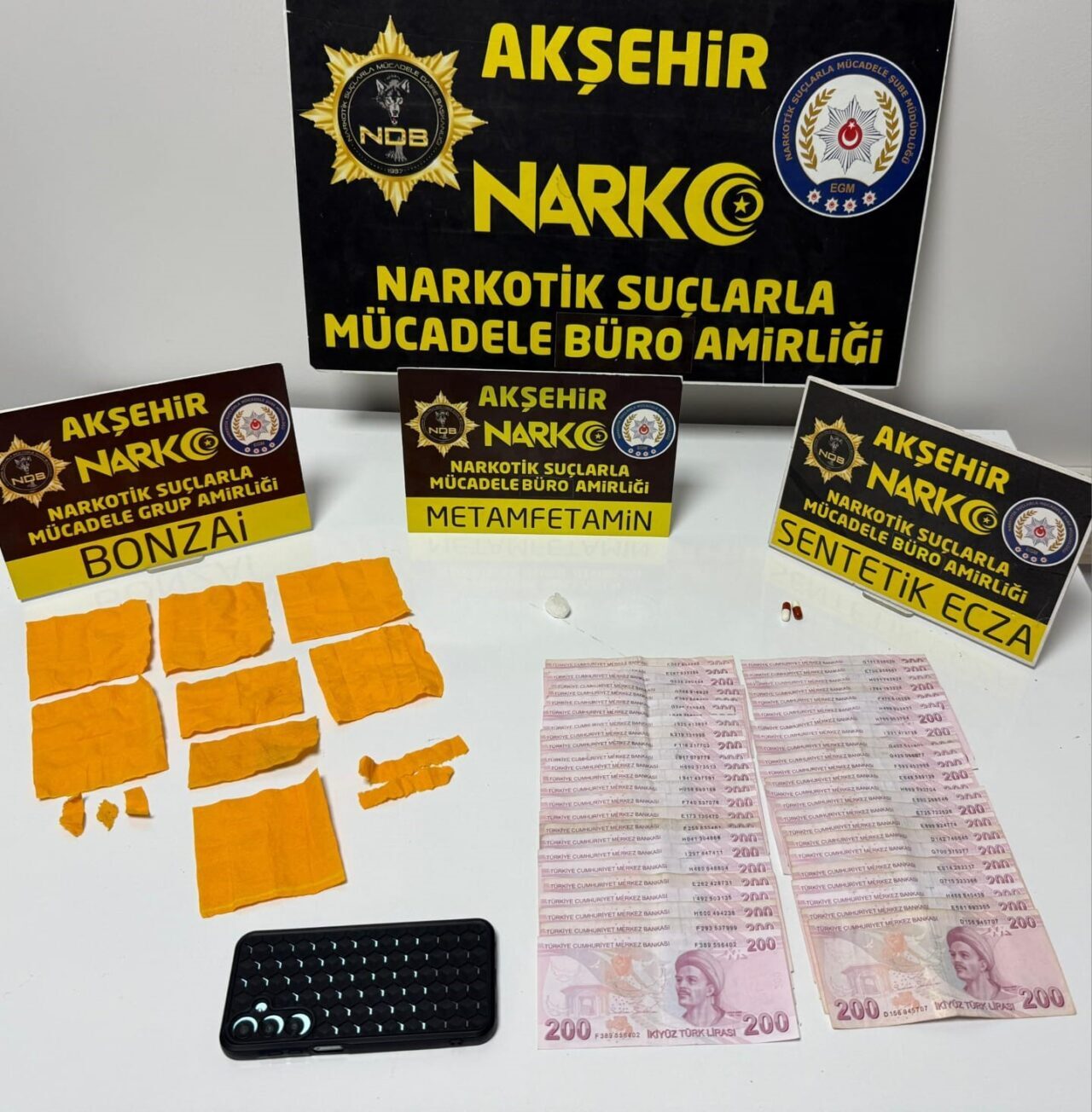 Konya'nın Akşehir ilçesinde yapılan uyuşturucu operasyonunda H.Y., A.İ.C.Y. ve K.Ö.