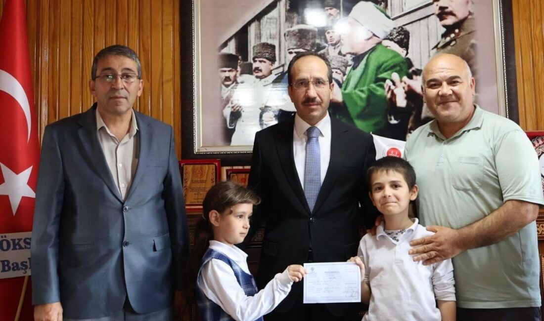 Küçük Kardeşler, Birikimlerini Filistin’deki Çocuklar İçin Bağışladı Konya'nın Akşehir ilçesinde, ilkokul öğrencisi Hüseyin Zahit Ünal ve Hümeyra