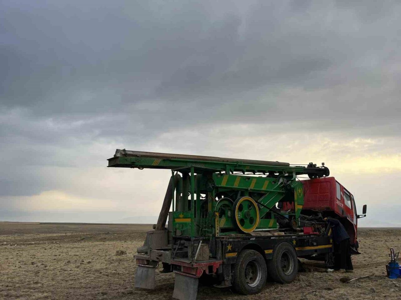 Kars'ın Akyaka ilçesine bağlı Kürekdere köyünde, 53 metre derinlikten su