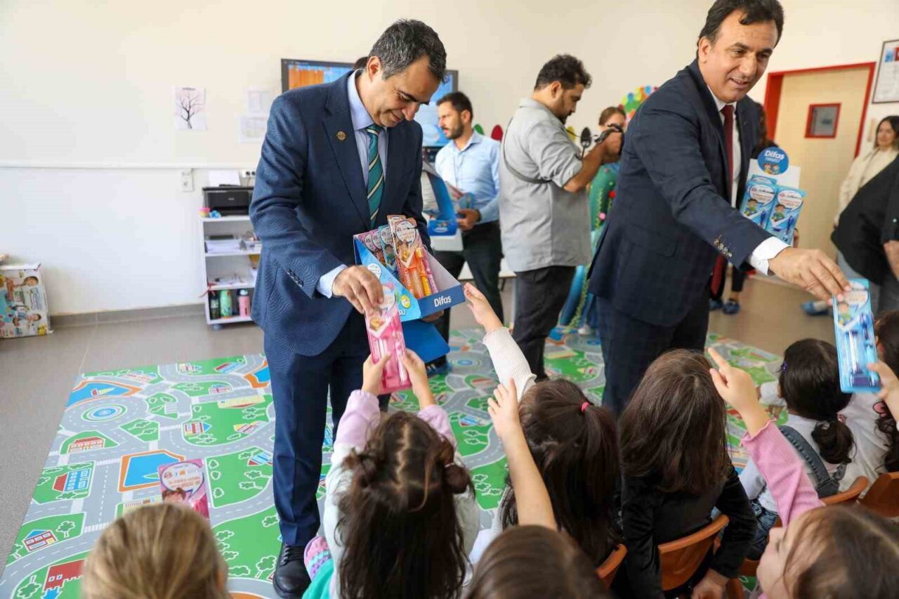 Alanya Belediyesi, Oba Mahallesi'ndeki yeni Alanya TOBB Anaokulu'nda çocuklara hijyen