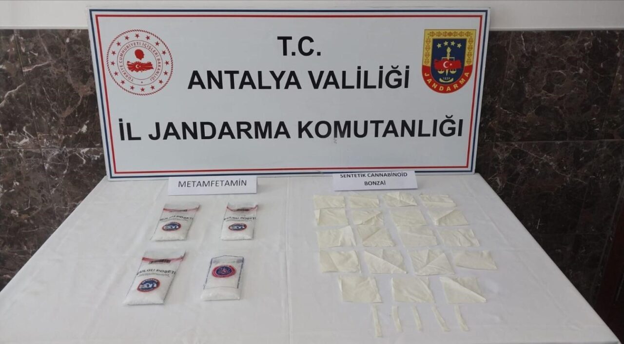 Antalya İl Jandarma Komutanlığı, Alanya'da düzenlediği operasyonda uyuşturucu madde ticareti