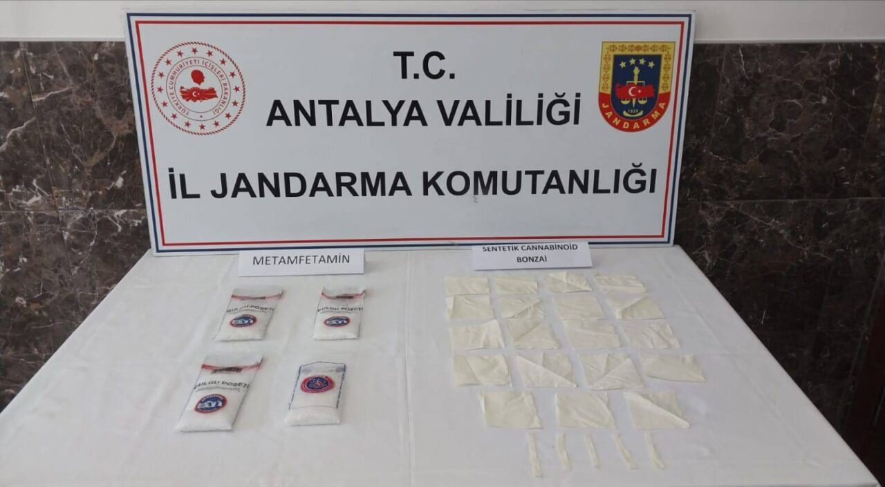 Alanya'da, jandarma tarafından gerçekleştirilen bir operasyonda bir kişide 1.230 gram