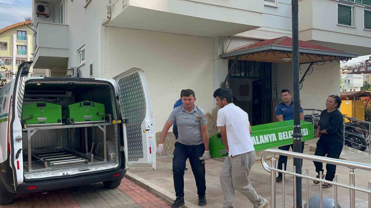 Alanya'da yaşayan 74 yaşındaki Sırp vatandaşı Caslav Flipovic, komşularının ihbarı