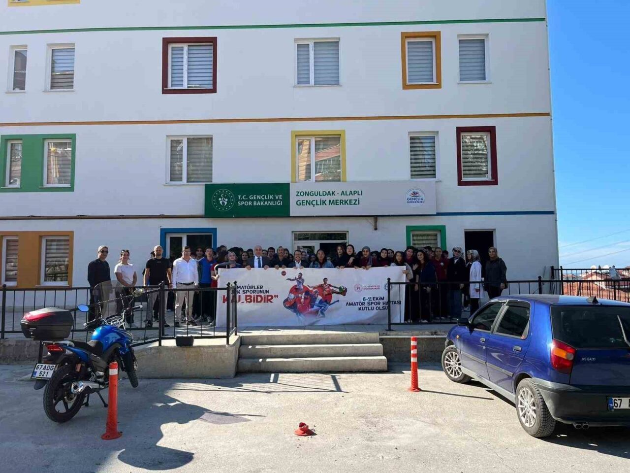 Alaplı'da Amatör Spor Haftası, Kaymakam Selçuk Köksal'ın katılımıyla yapılan kortej