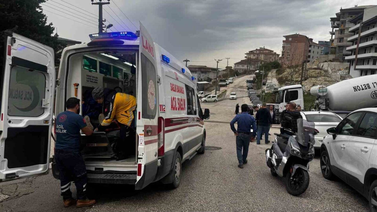 Zonguldak'ın Alaplı ilçesinde motosiklet kazasında F.M. yaralandı. Saat 14.30'da gerçekleşen