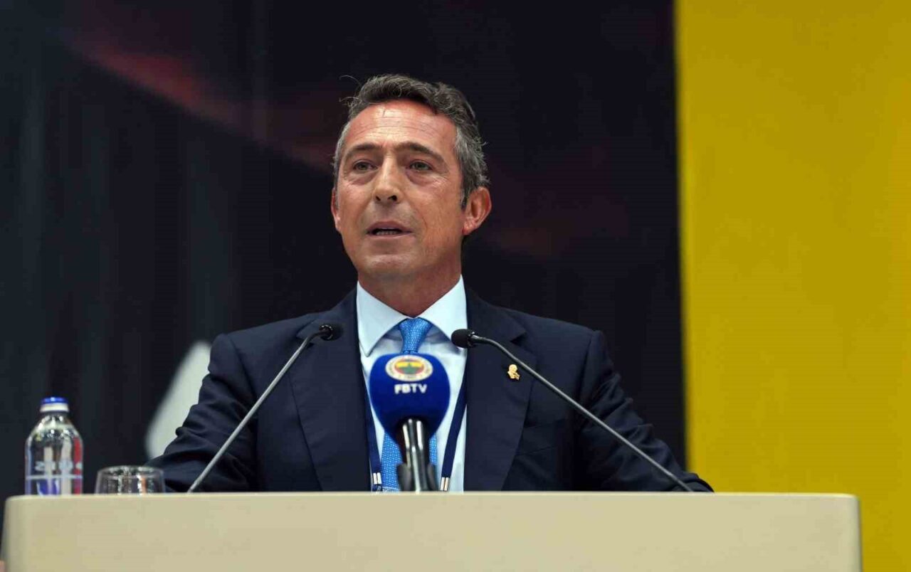 Fenerbahçe'nin eski başkanı Ali Koç, kulübün borçlara değil şampiyonluklara odaklanması