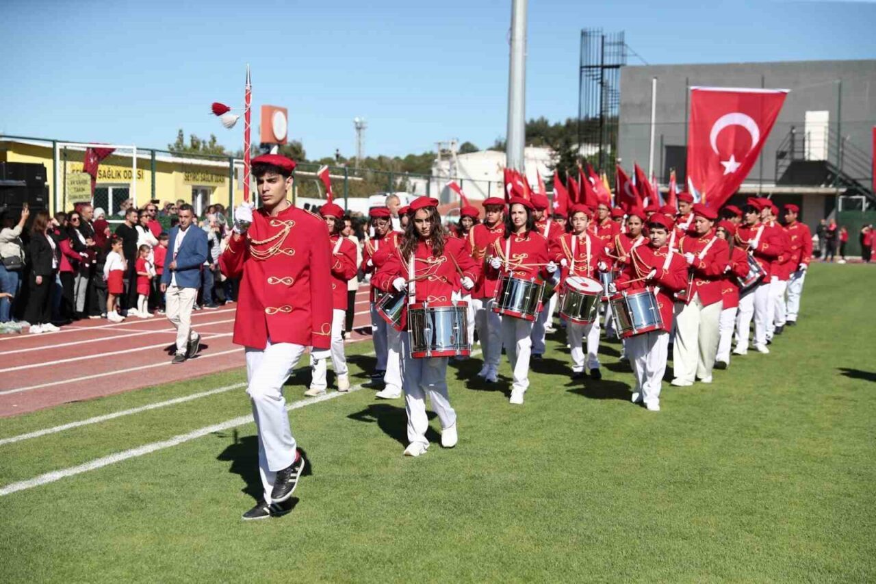 Cumhuriyet’in 102. yılı, Aliağa’da büyük bir coşkuyla kutlandı. Törenler, öğrenci