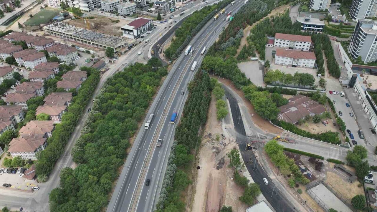 Kocaeli Büyükşehir Belediyesi, Alikahya'da ulaşımı iyileştirmek amacıyla 27 Ekim'de TEM