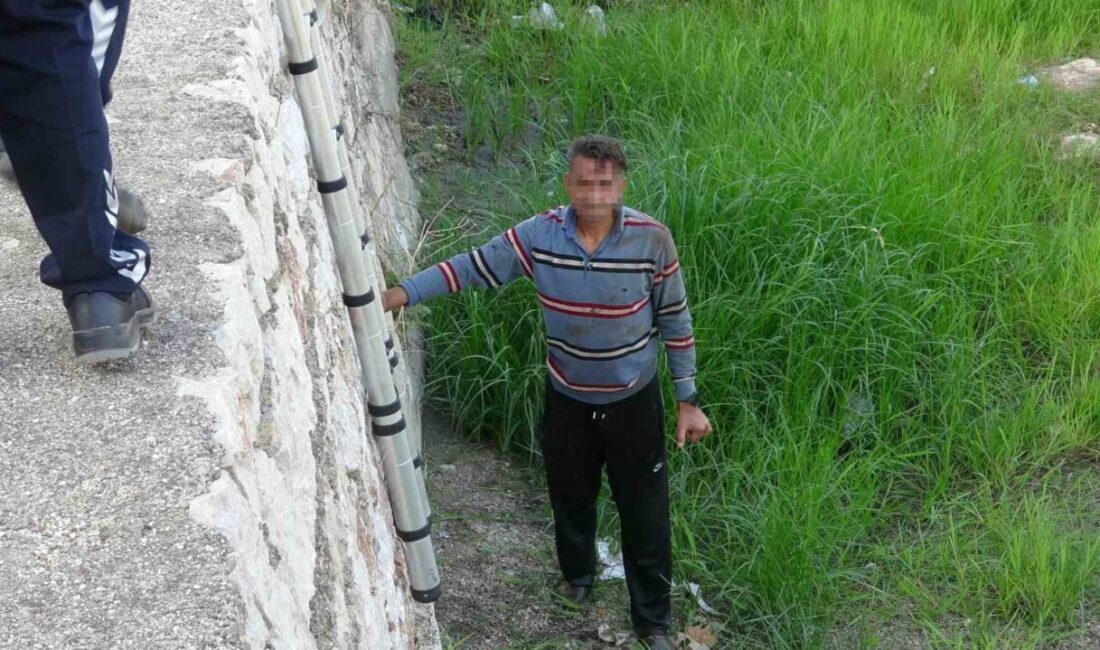 Alkolün etkisiyle su kanalına düşen adam, köpeğinin havlaması sayesinde kurtarıldı Antalya'nın Konyaaltı ilçesinde alkol etkisinde su kanalına düşen Gökhan H.,