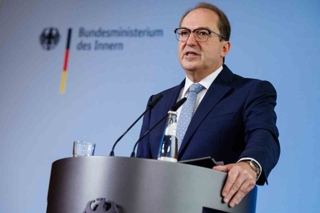 Almanya İçişleri Bakanı Alexander Dobrindt, artan dron tehditlerine karşı alınan