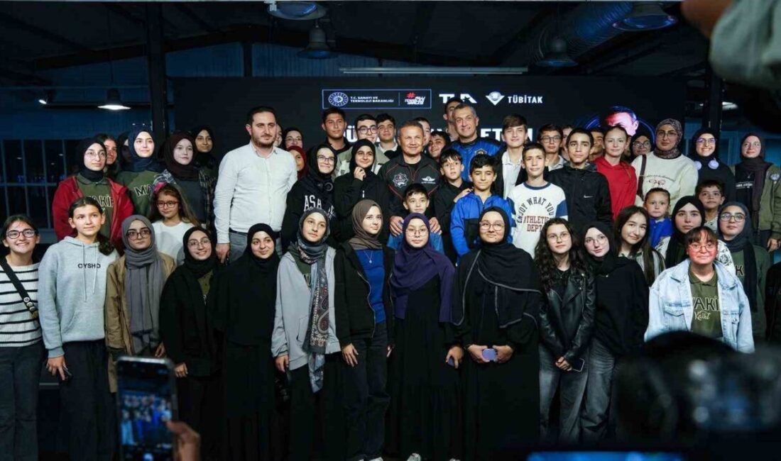 Kocaeli Bilim Merkezi'nde Türkiye’nin ilk astronotu Alper Gezeravcı, Dünya Uzay
