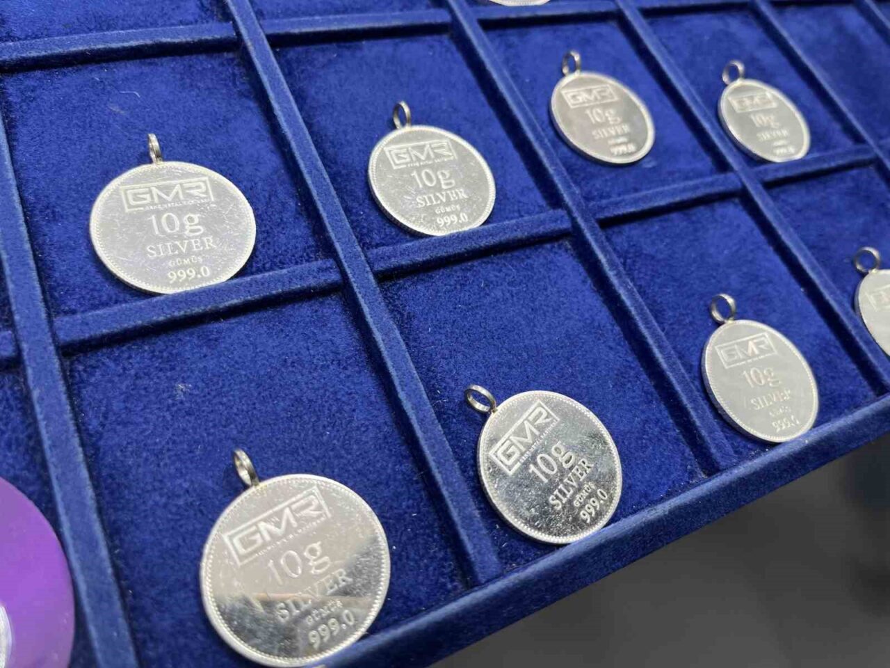 Altın fiyatlarının artışı, vatandaşları gümüşe yönlendirdi. Kuyumcu Göksel Günaltay, tüketicilerin