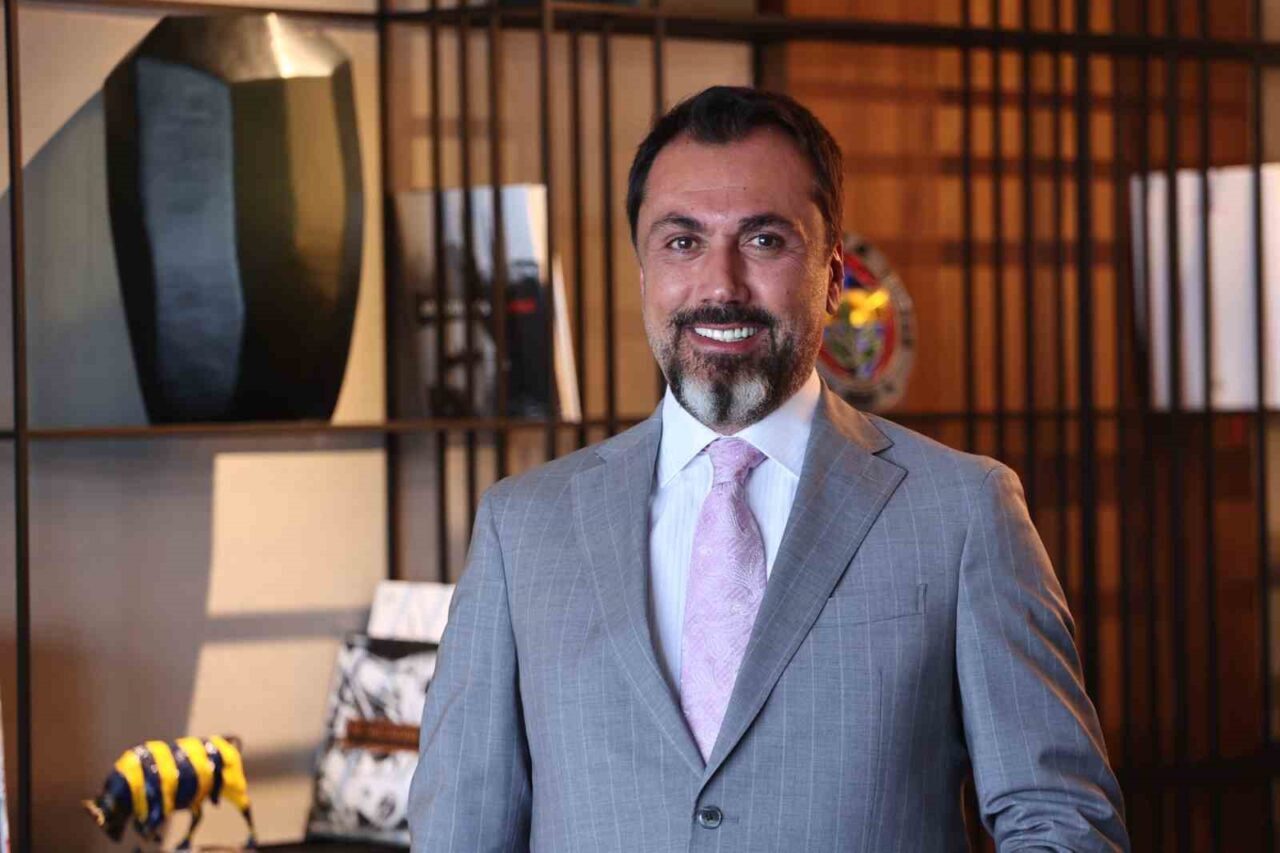 Küresel piyasalarda tarihi rekor seviyelere ulaşan altın fiyatları, yatırımcıları güvenli