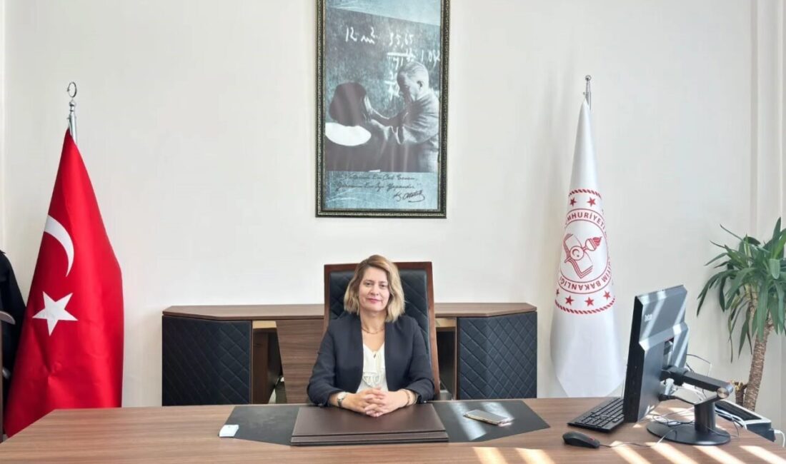 Altıntaş İlçe Milli Eğitim Müdürlüğü'ne atanan Tuba Sinan, görevine başladı.