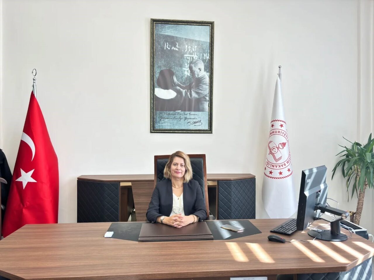 Altıntaş İlçe Milli Eğitim Müdürlüğü'ne atanan Tuba Sinan, görevine başladı.