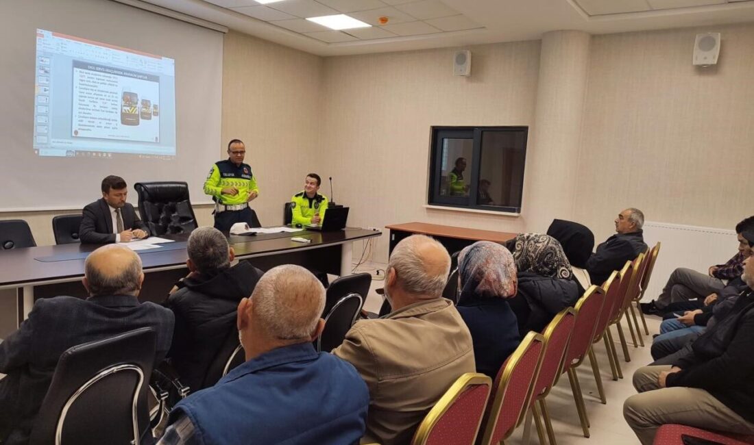 Kütahya'nın Altıntaş ilçesinde, İlçe Milli Eğitim Müdürlüğü tarafından düzenlenen trafik