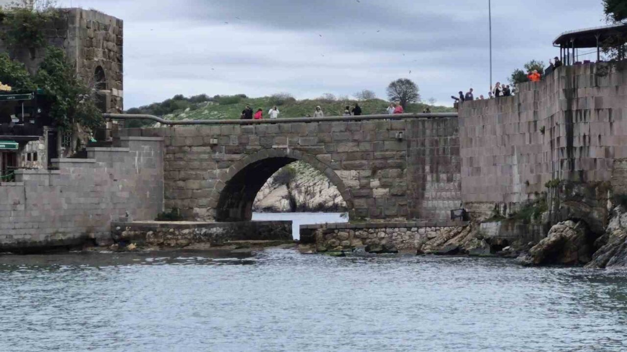Bartın'ın Amasra ilçesinde 29 Ekim Cumhuriyet Bayramı coşkuyla kutlandı. Etkinlikler,