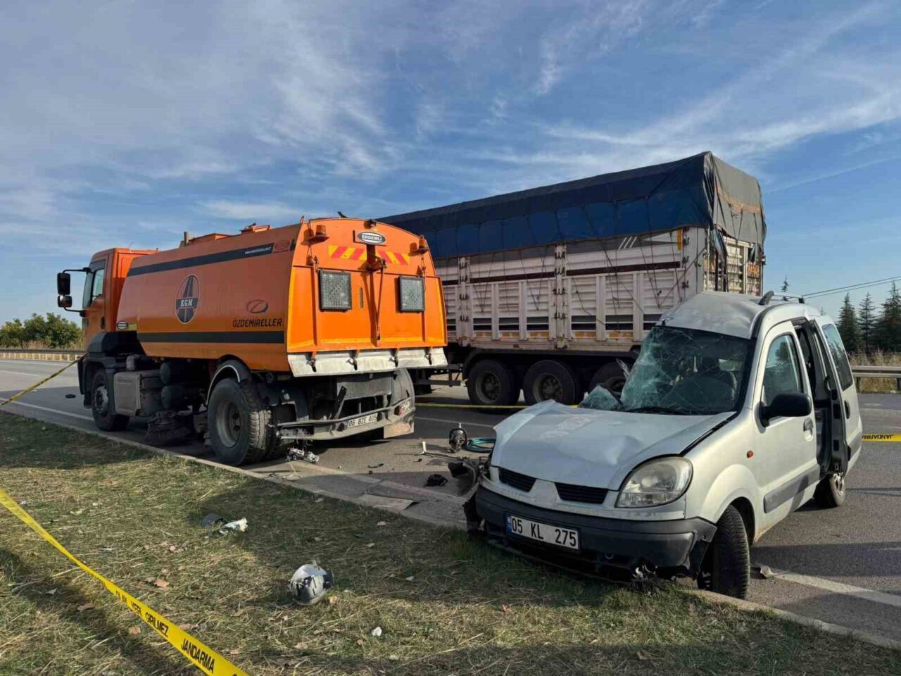 Amasya’da Tıra Çarpan Hafif Ticari Araçta 4 Kişi Hayatını Kaybetti