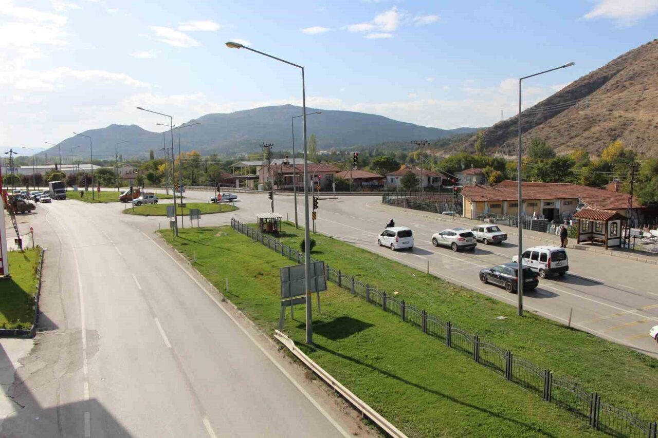 Amasya'nın Helvacı Mahallesi'ndeki Tugay kavşağı, sık yaşanan kazalar sonrası 'ölüm