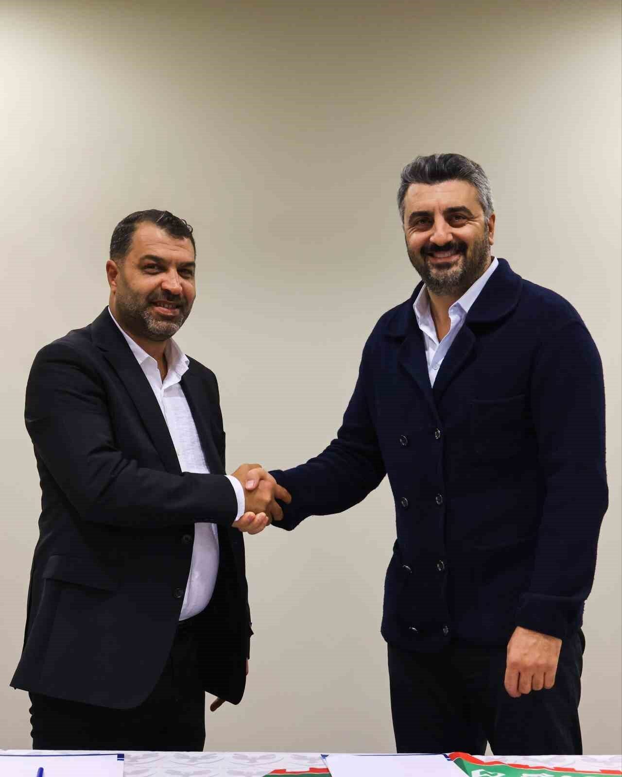 Amed Sportif Faaliyetler, teknik direktörlük koltuğuna Sinan Kaloğlu'nu getirdi. Kulübün