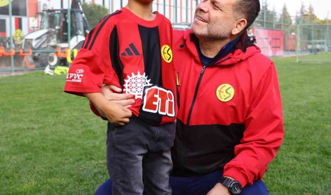 Eskişehir’deki 10 yaşındaki Hamit Özbek, geçirdiği ameliyatla görme yetisini kazandıktan