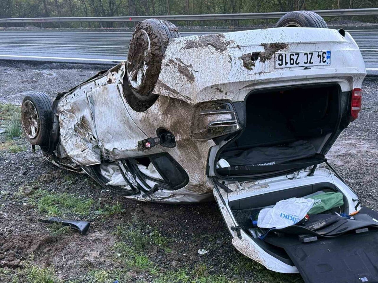 Anadolu Otoyolu'nda meydana gelen kazada B.M.E. yönetimindeki BMW marka otomobil,