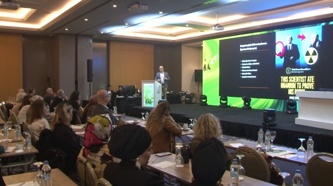 Bütüncül Tedavilerde Mikro Besin ve Aromaterapi Destekleri Kongresi'nde Dr. Burak