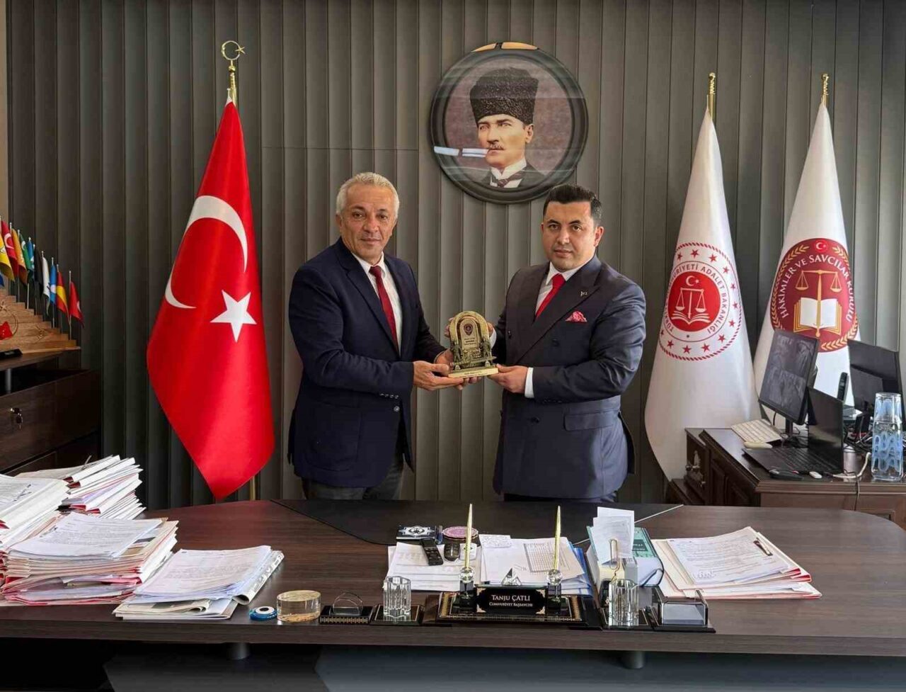 JANVAK Genel Başkanı Hasan Çetin, Anamur Cumhuriyet Başsavcısı Tanju Çatlı'yı