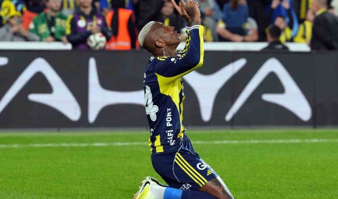 Fenerbahçe'nin Brezilyalı forveti Anderson Talisca, Fatih Karagümrük'e karşı ligdeki üçüncü