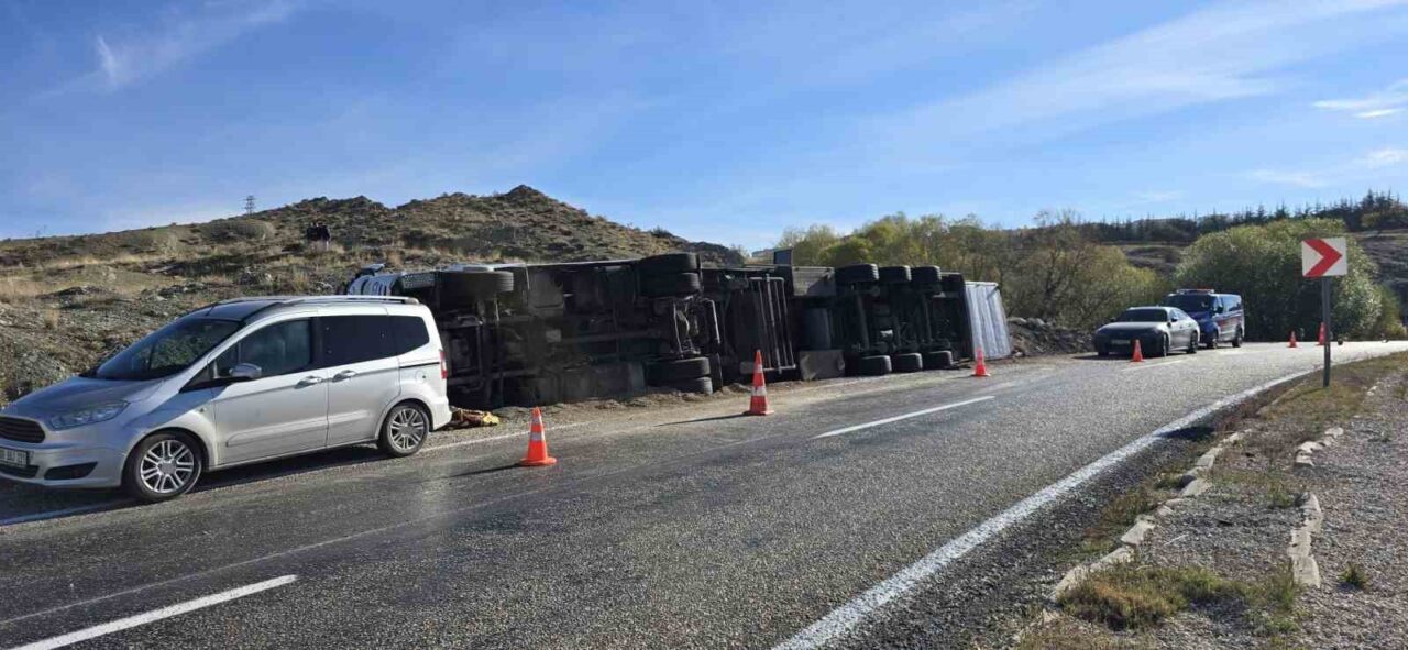 Ankara'nın Haymana ilçesinde kontrolden çıkan bir tır devrildi. Tırdaki 55