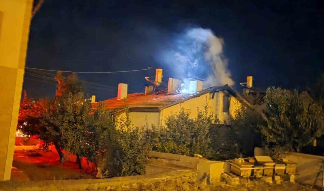 Ankara'nın Elmadağ ilçesinde bir iki katlı binada elektrik şebekesindeki kısa