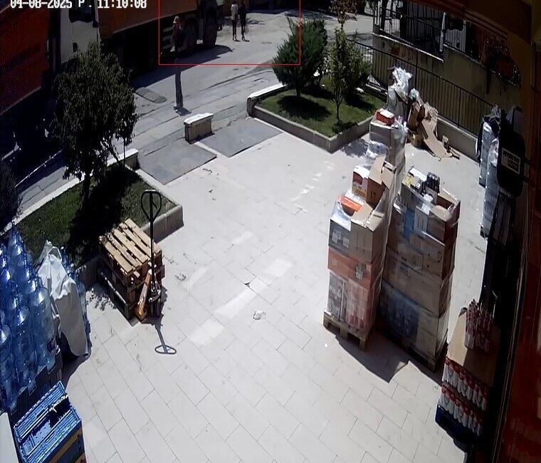 Ankara'da hafriyat kamyonunun altında kalarak hayatını kaybeden kardeşler Semra Çevik