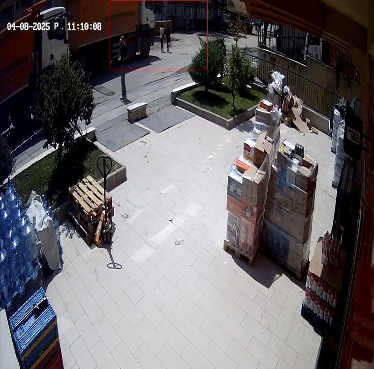 Ankara'da hafriyat kamyonunun altında kalarak hayatını kaybeden kardeşler Semra Çevik