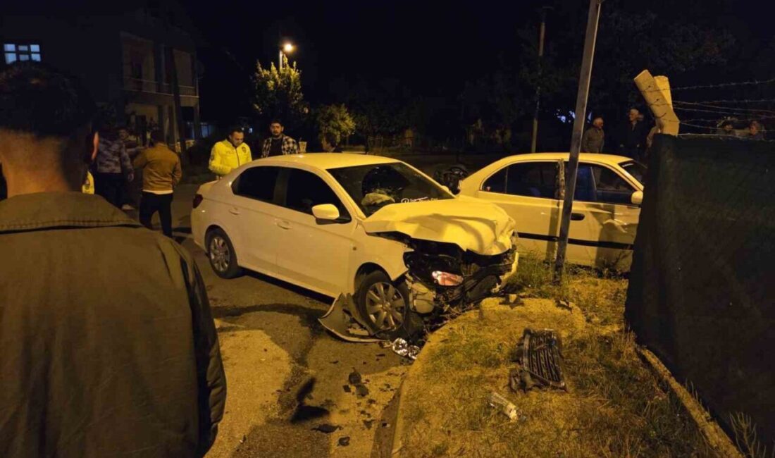 Ankara'nın Elmadağ ilçesinde iki otomobilin kafa kafaya çarpışması sonucu 2