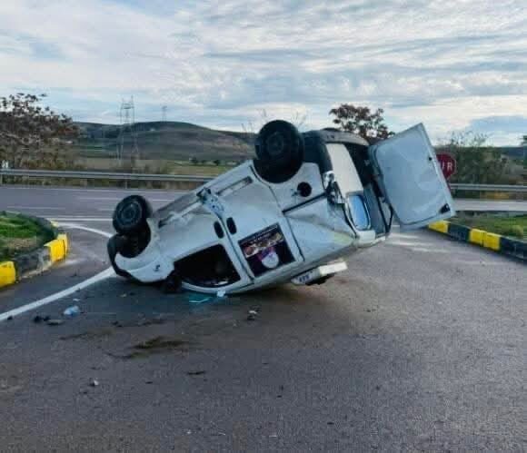 Ayaş’ta Kontrolünü Kaybeden Hafif Ticari Araç Takla Attı, Sürücü Yaralandı
